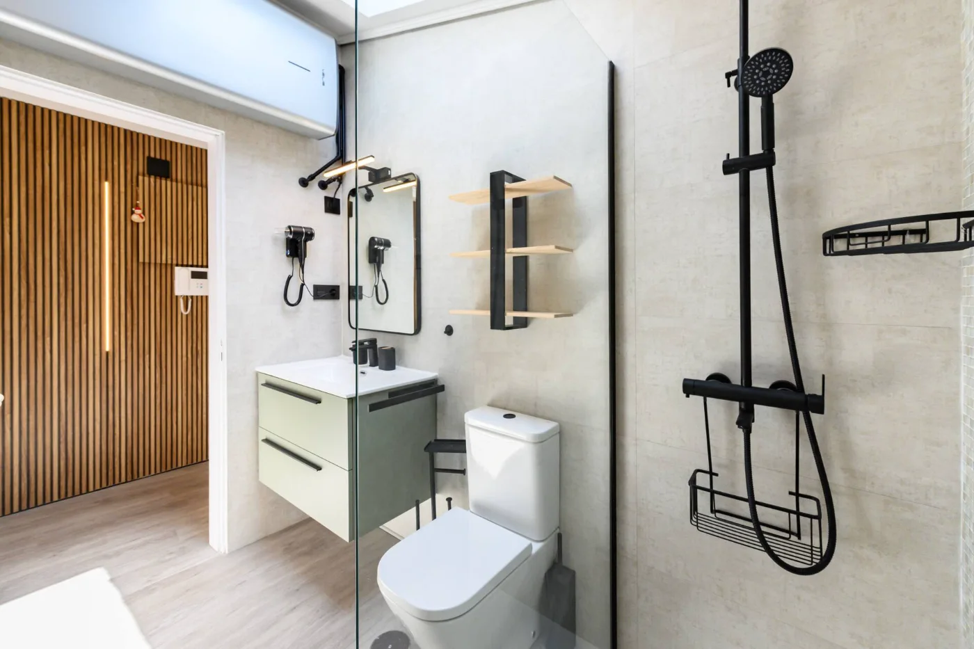 Baño con ducha de obra